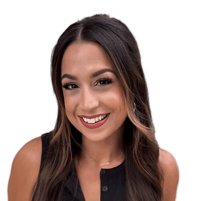 Portrait of Rachelle, a professional stylist at Headlines The Salon, showcasing their expertise and style.